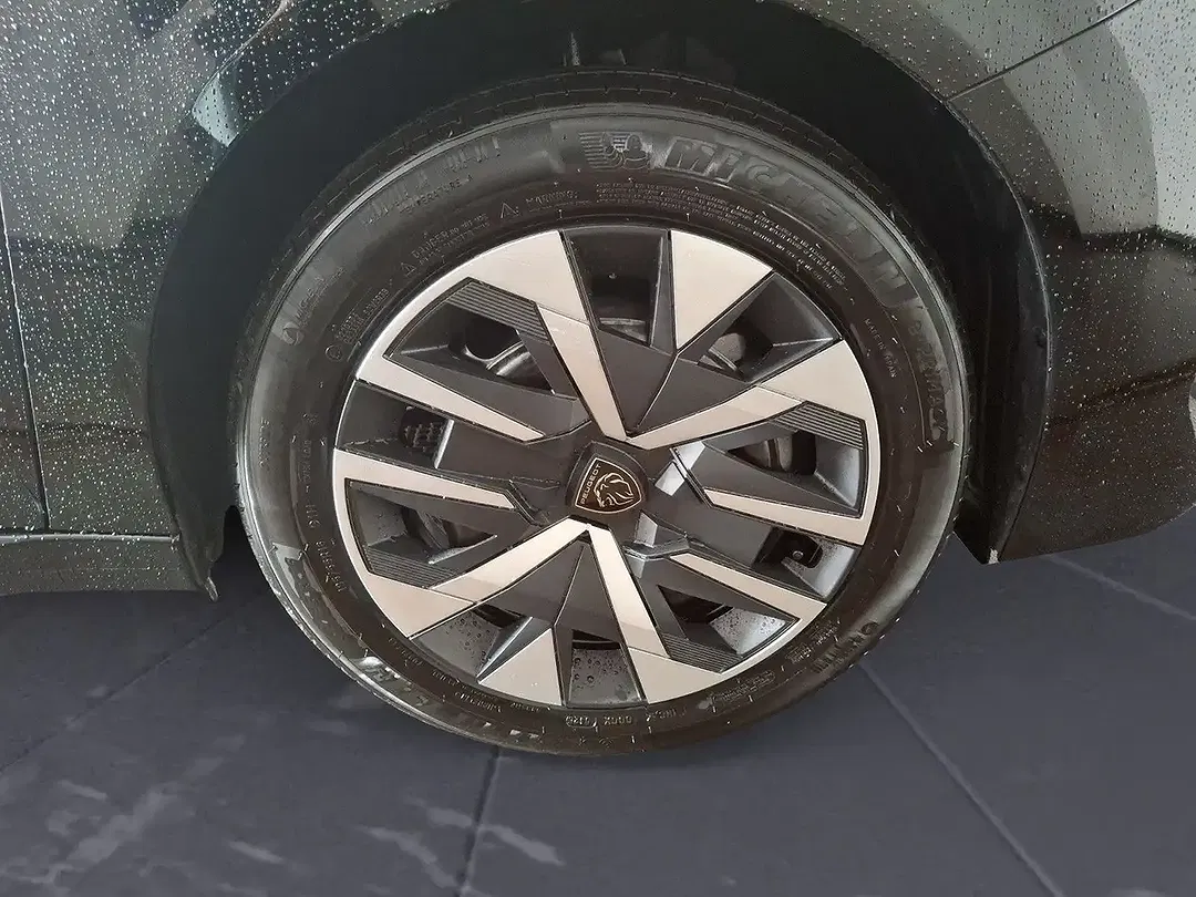 Peugeot 208 - Thumbnail 10