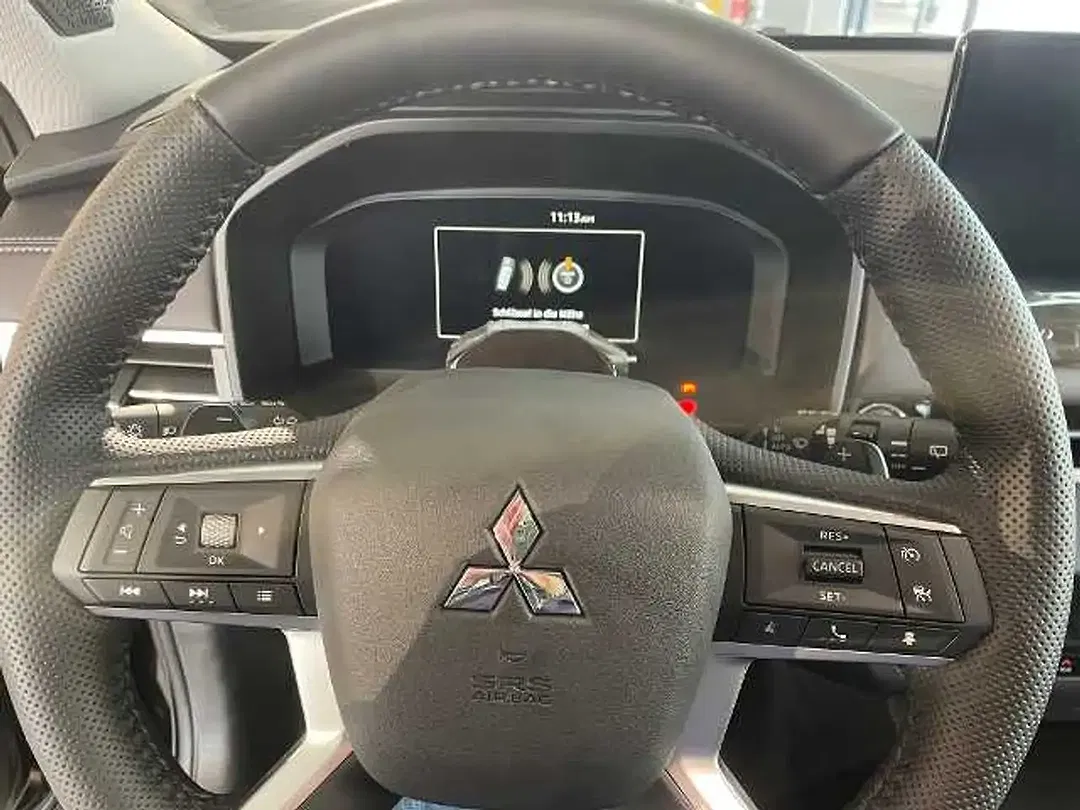 Mitsubishi Outlander - Thumbnail 10