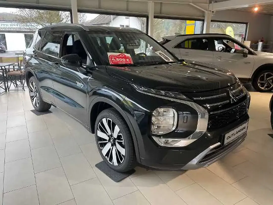 Mitsubishi Outlander - Thumbnail 2