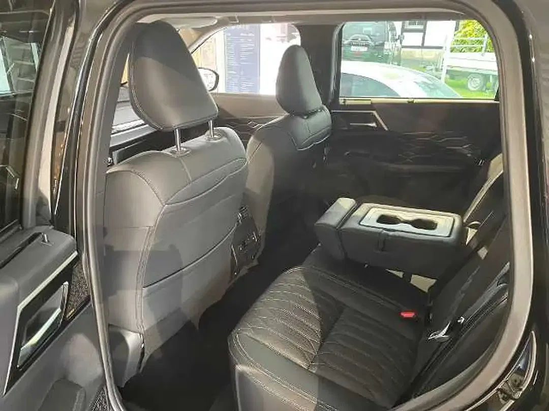 Mitsubishi Outlander - Thumbnail 6