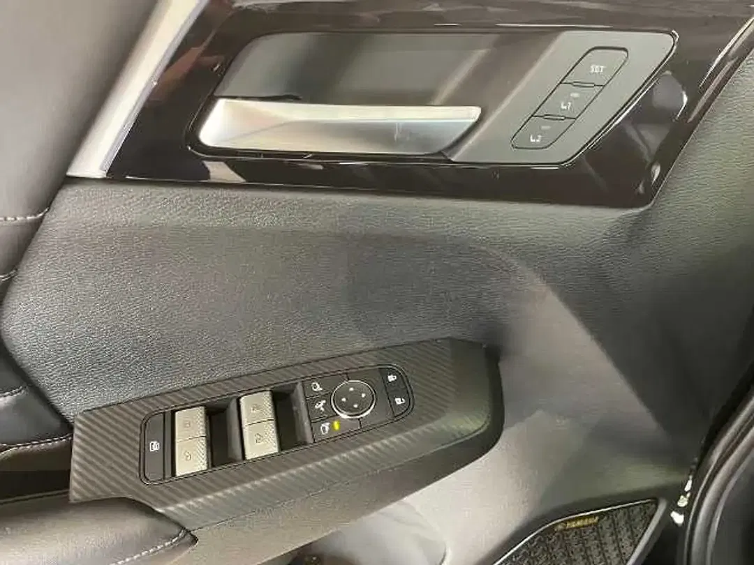 Mitsubishi Outlander - Thumbnail 8