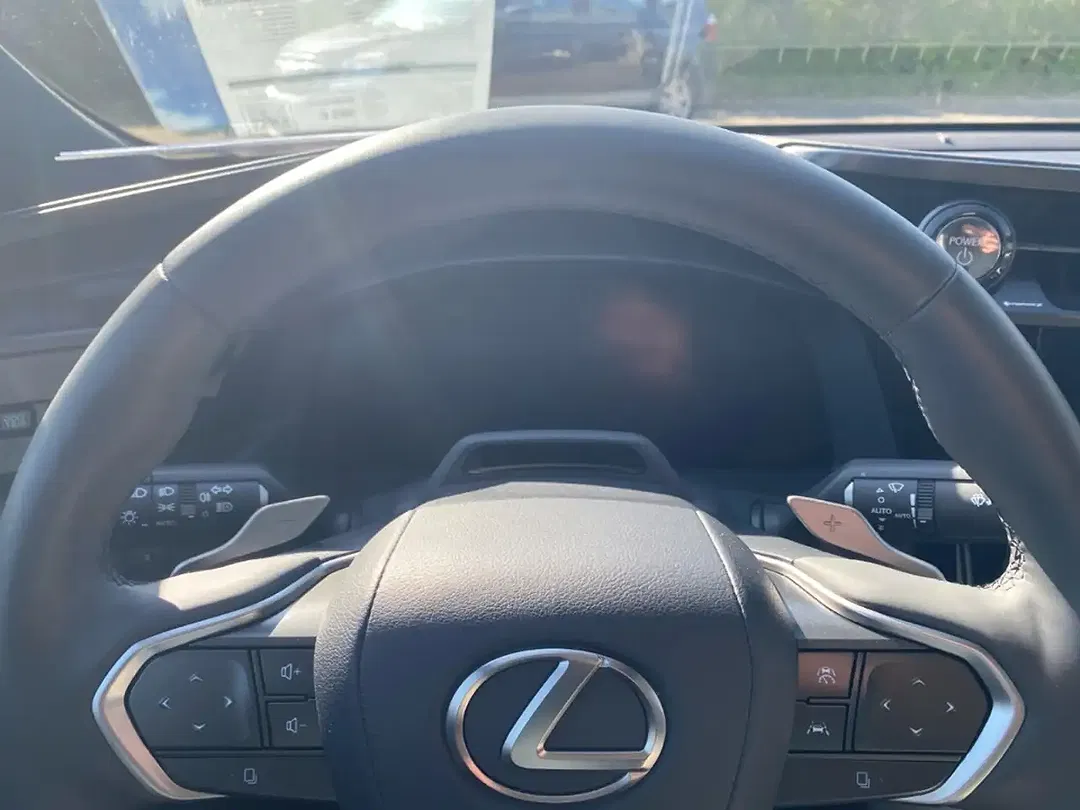 Lexus RZ - Thumbnail 15