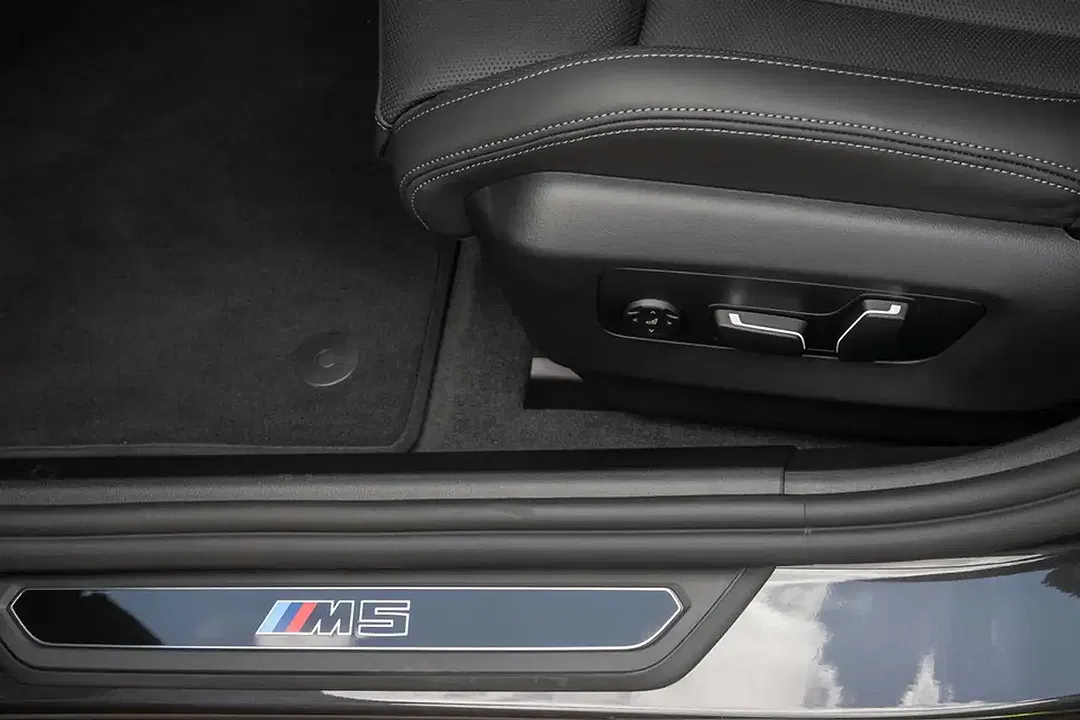 BMW M5 - Thumbnail 10