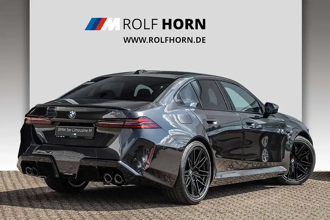 BMW M5 - Thumbnail 1