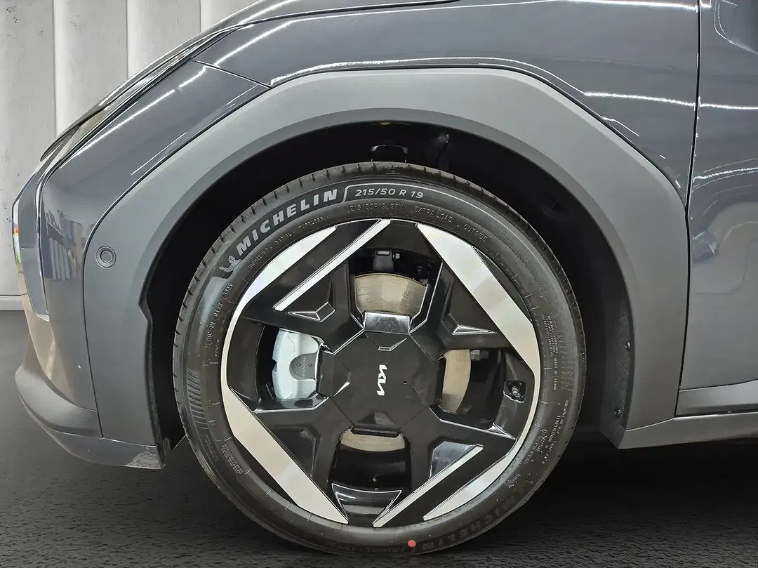 Kia EV4 - Thumbnail 9