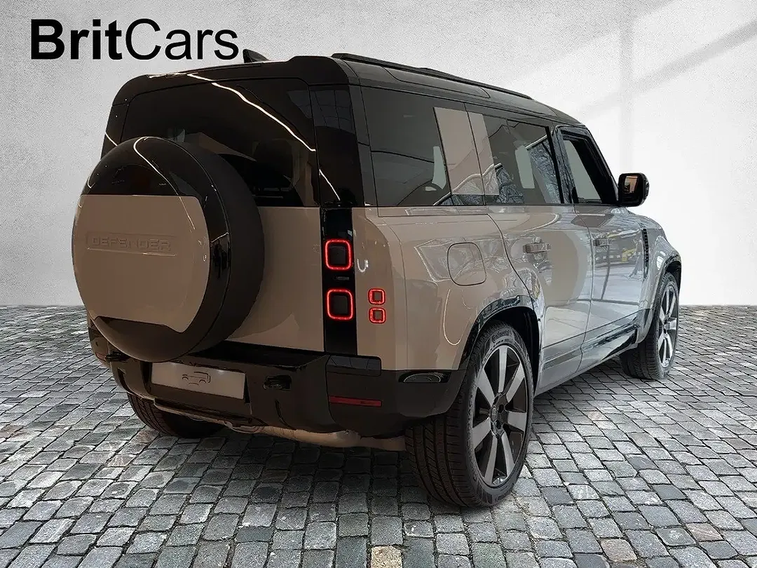 Land Rover Defender - Thumbnail 4