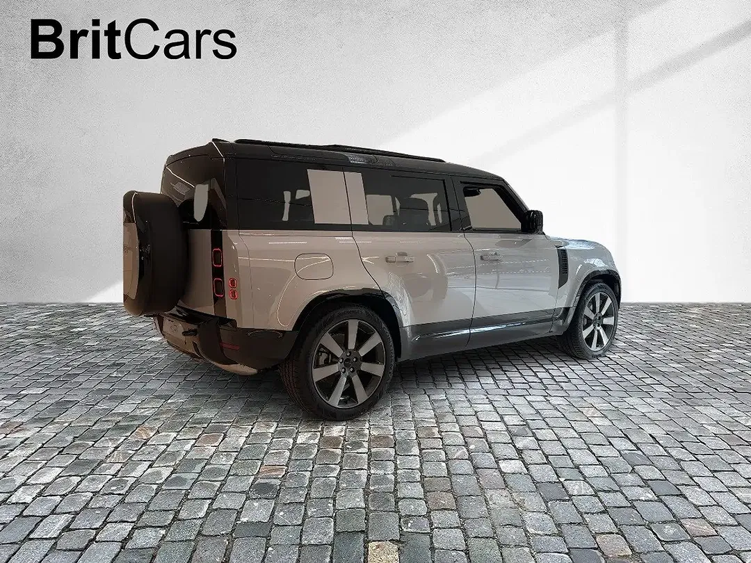Land Rover Defender - Thumbnail 5