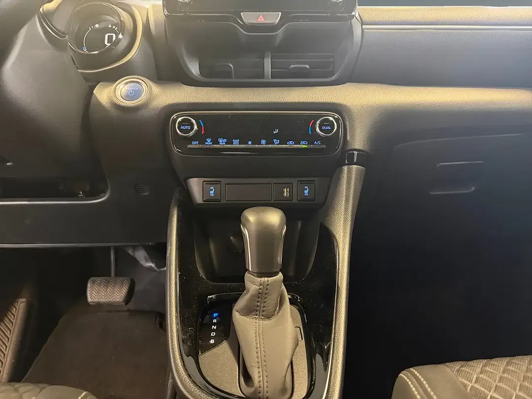 Toyota Yaris - Thumbnail 11