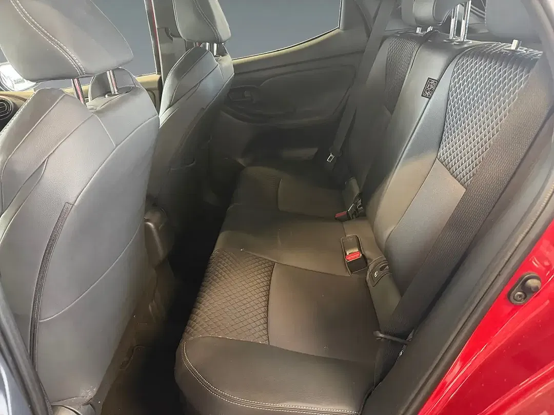 Toyota Yaris - Thumbnail 13