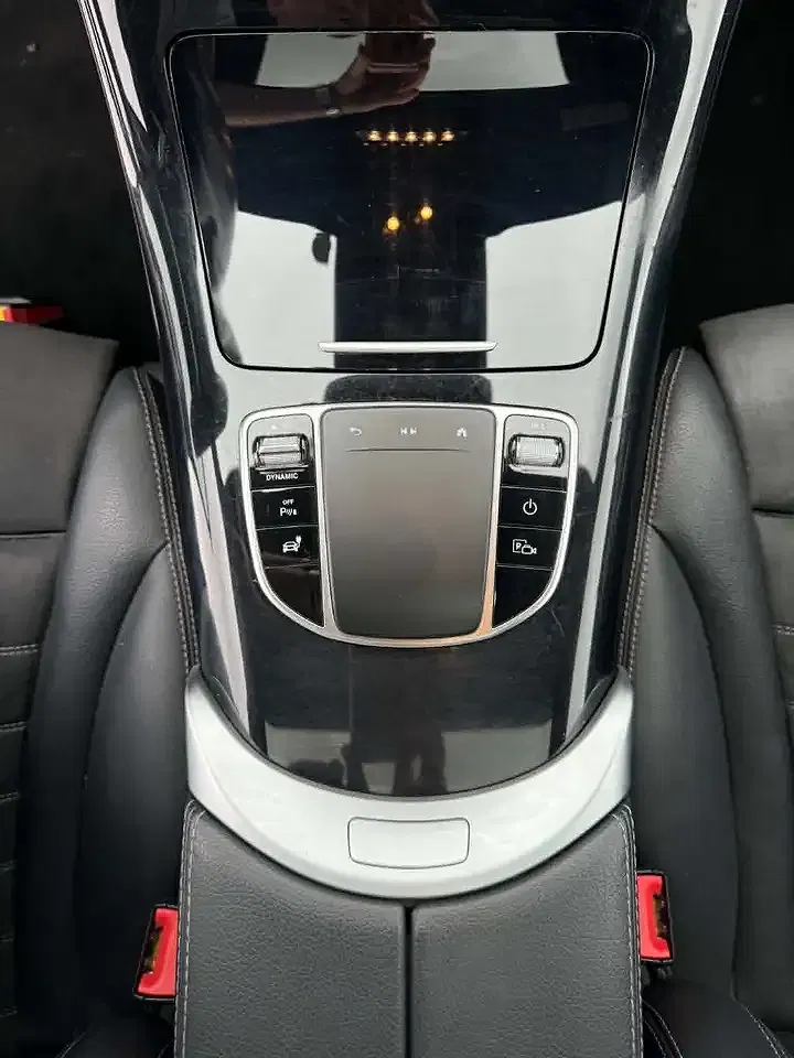 Mercedes-Benz EQC 400 - Thumbnail 15