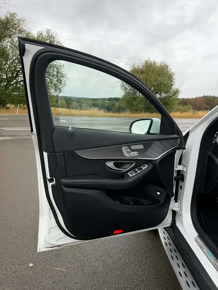 Mercedes-Benz EQC 400 - Thumbnail 8