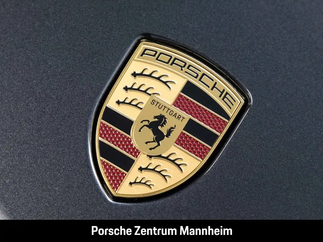 Porsche Taycan - Thumbnail 12