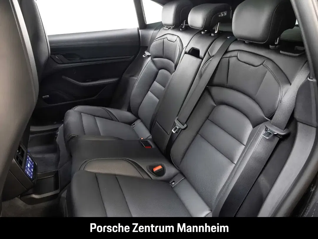 Porsche Taycan - Thumbnail 14