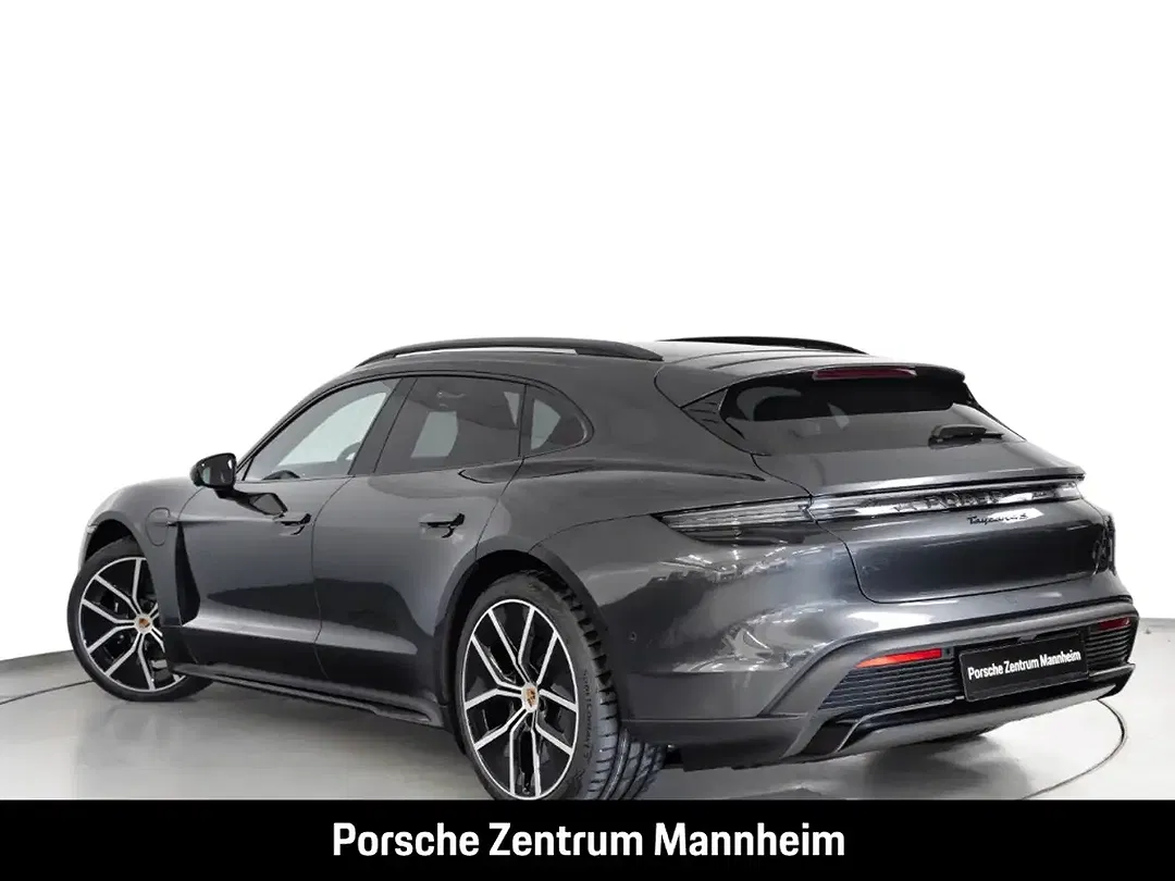 Porsche Taycan - Thumbnail 3