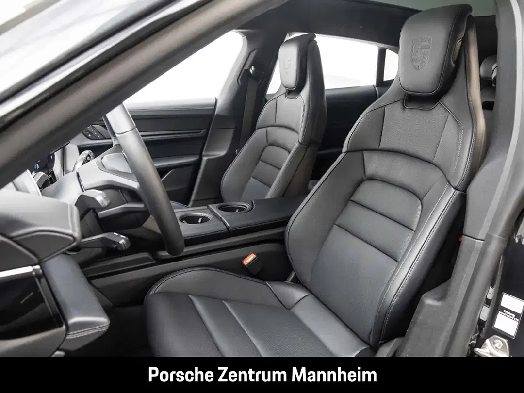 Porsche Taycan - Thumbnail 5