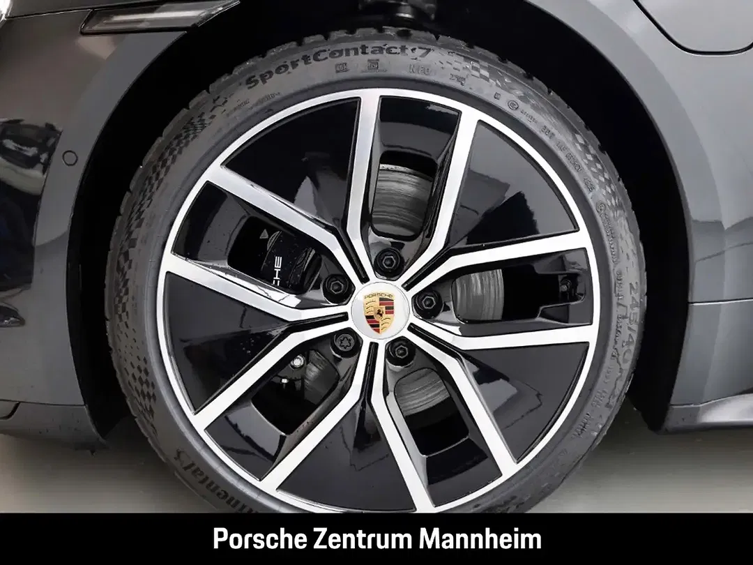 Porsche Taycan - Thumbnail 8