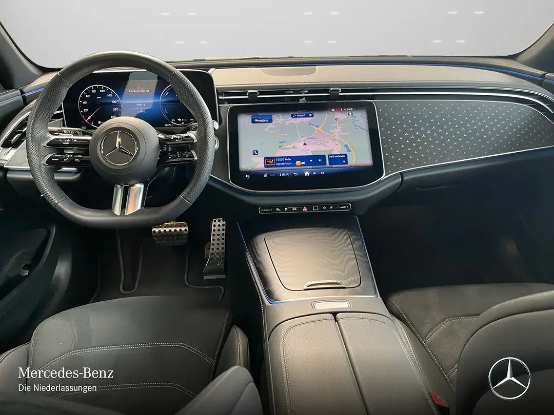 Mercedes-Benz E 300 - Thumbnail 12