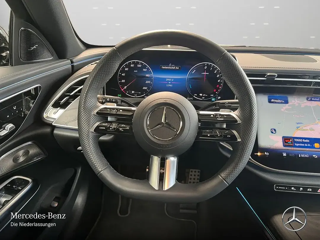 Mercedes-Benz E 300 - Thumbnail 13