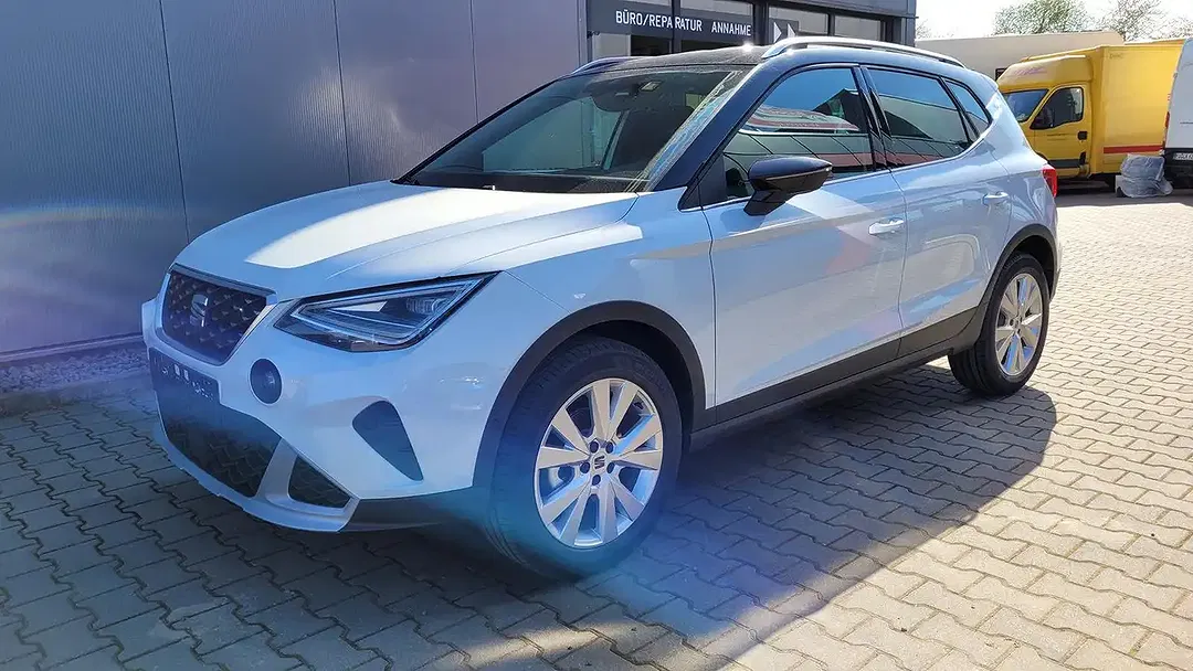 SEAT Arona - Thumbnail 1