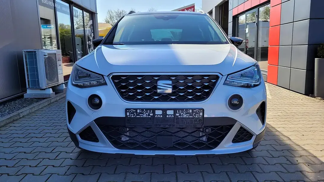 SEAT Arona - Thumbnail 2