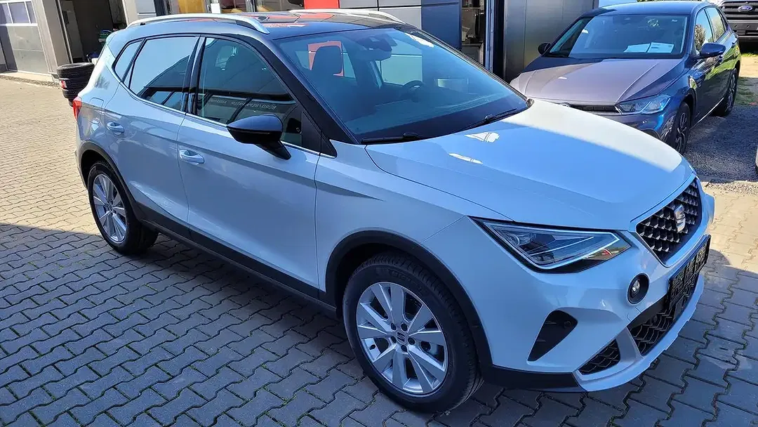 SEAT Arona - Thumbnail 3