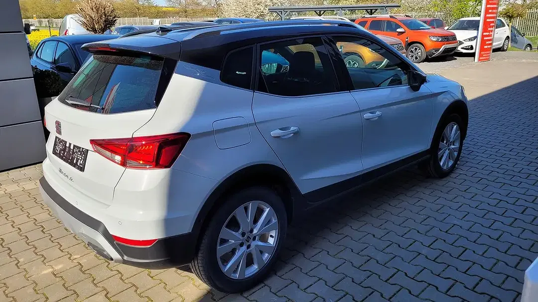 SEAT Arona - Thumbnail 4