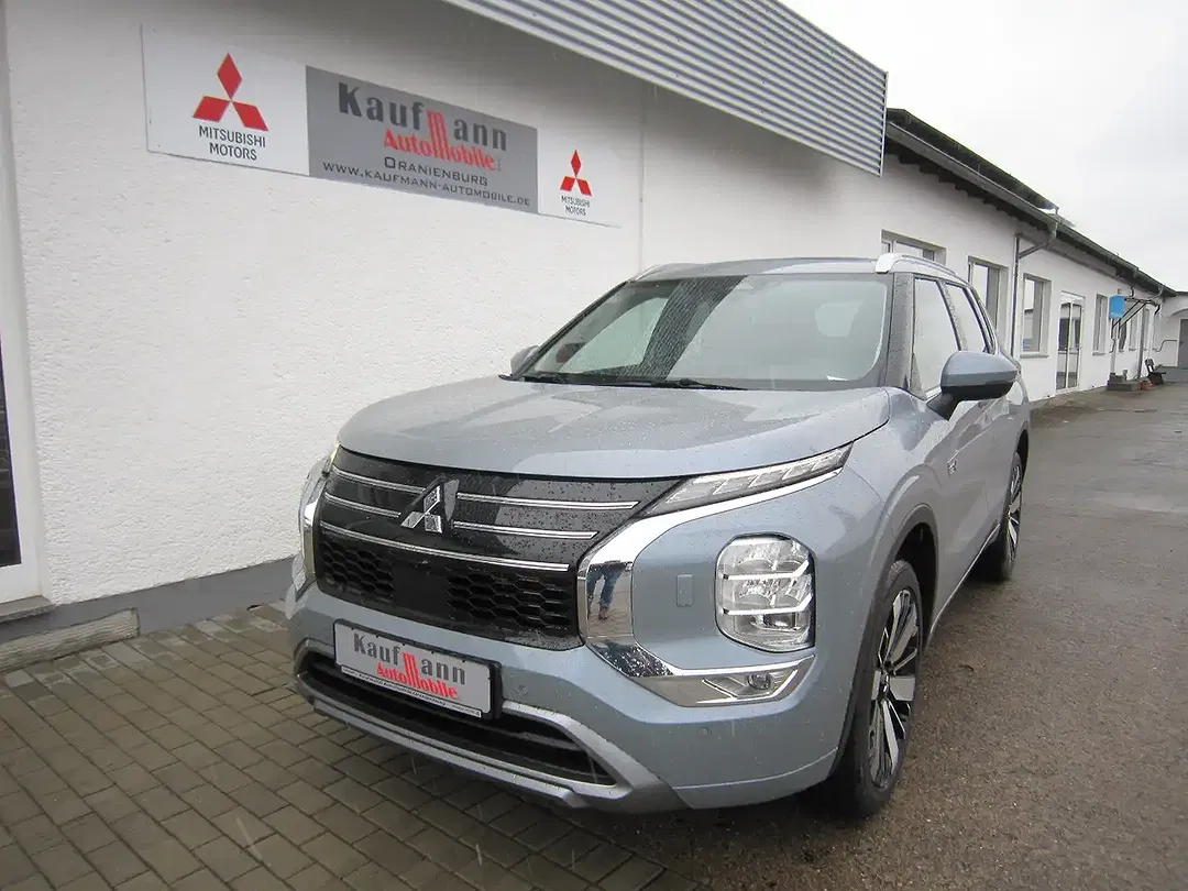 Mitsubishi Outlander - Thumbnail 1
