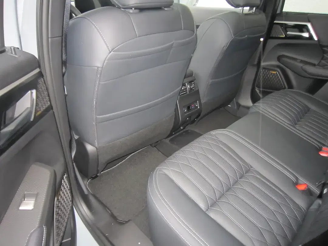 Mitsubishi Outlander - Thumbnail 11