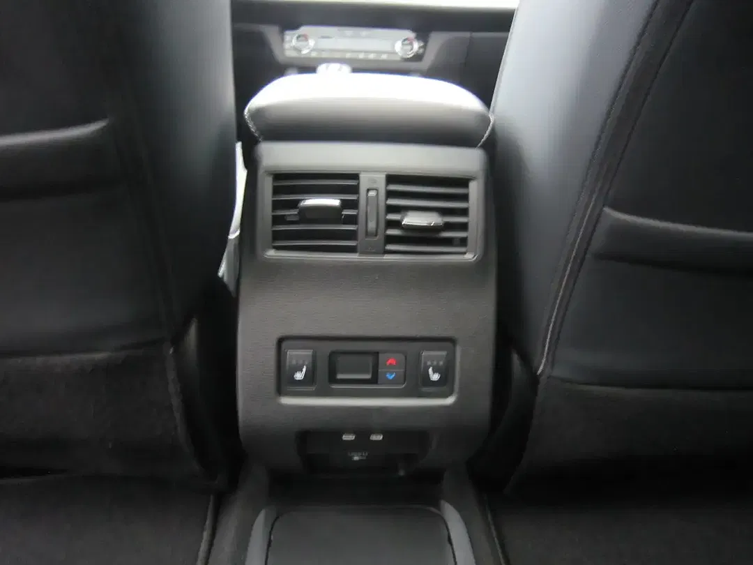 Mitsubishi Outlander - Thumbnail 12
