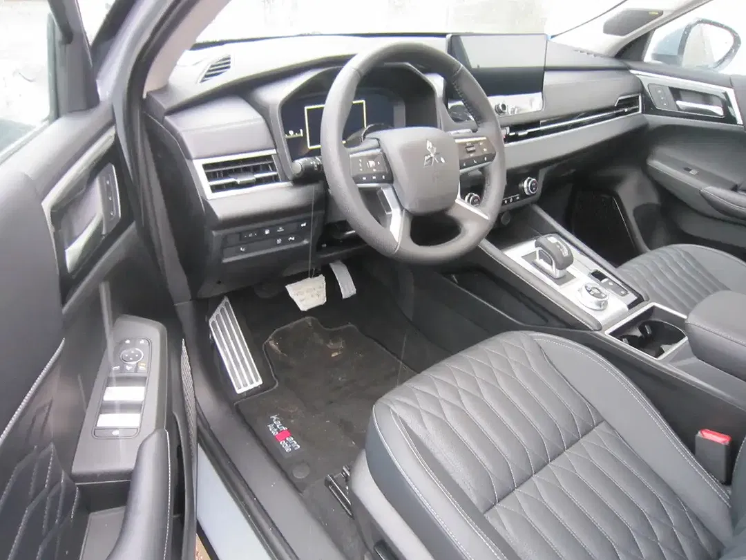Mitsubishi Outlander - Thumbnail 14