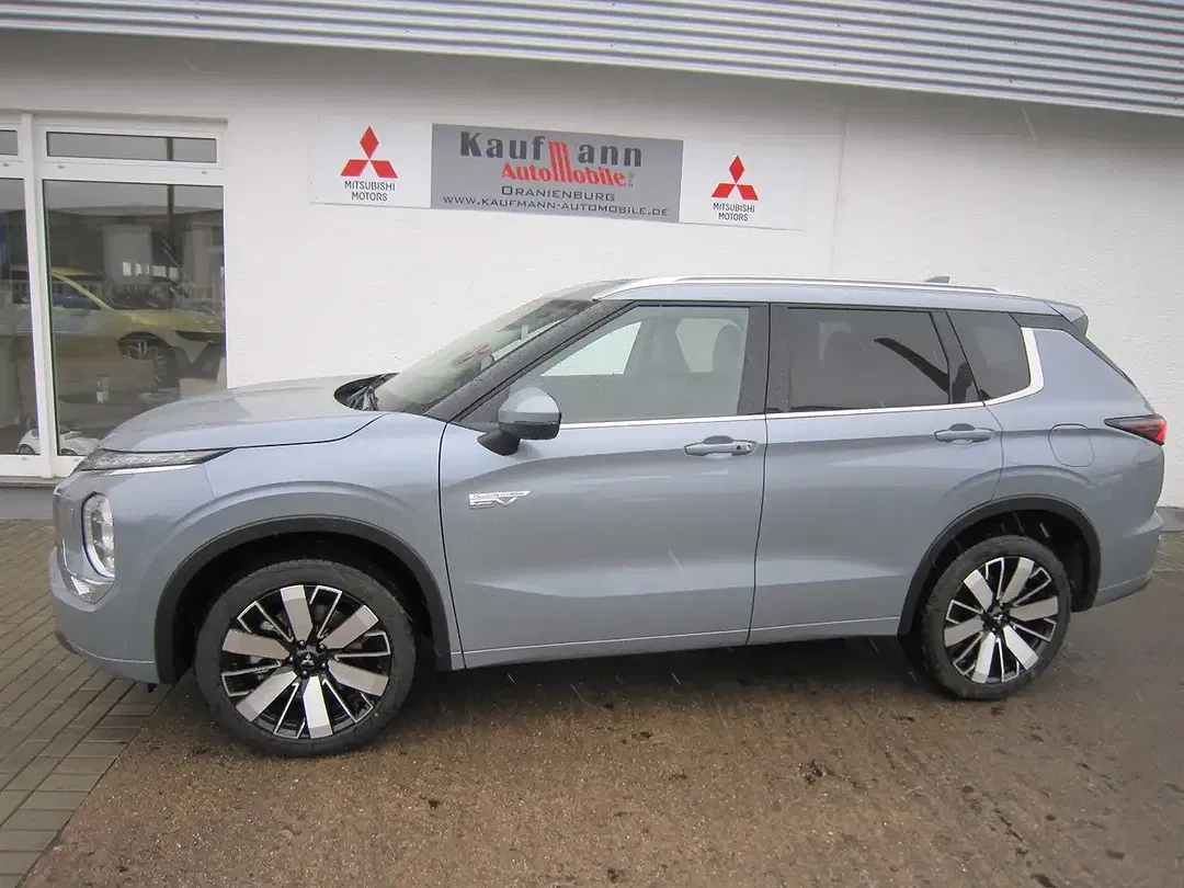 Mitsubishi Outlander - Thumbnail 2