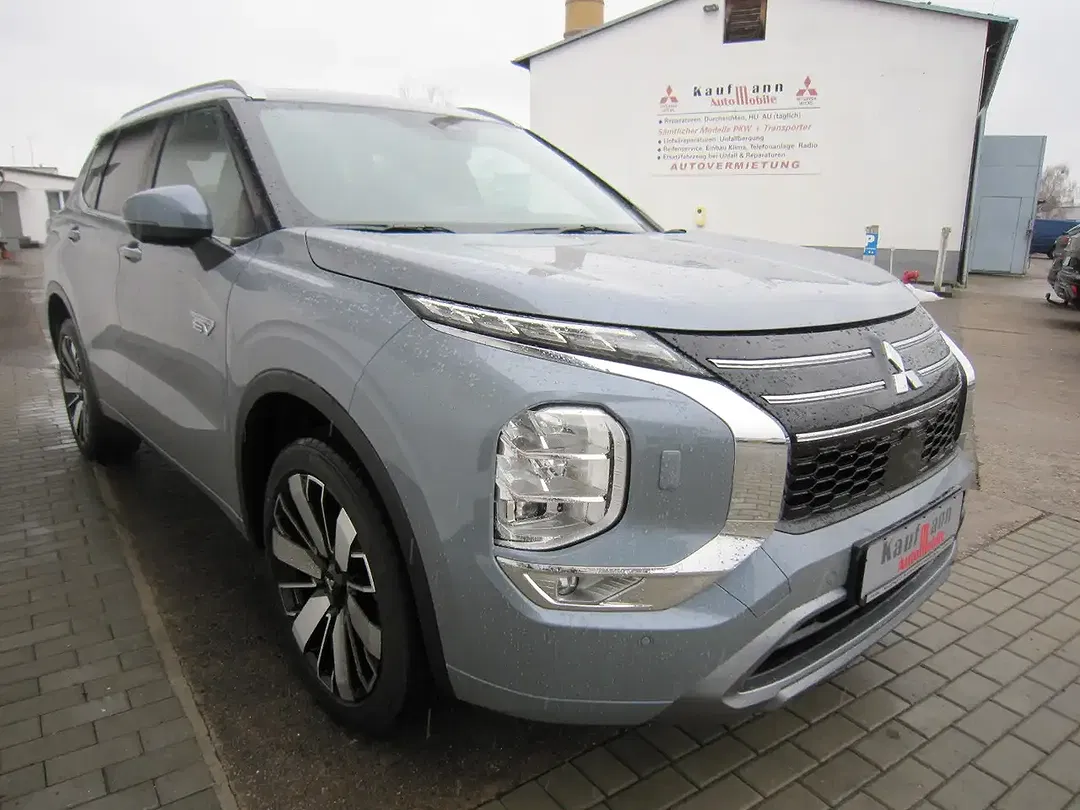Mitsubishi Outlander - Thumbnail 5
