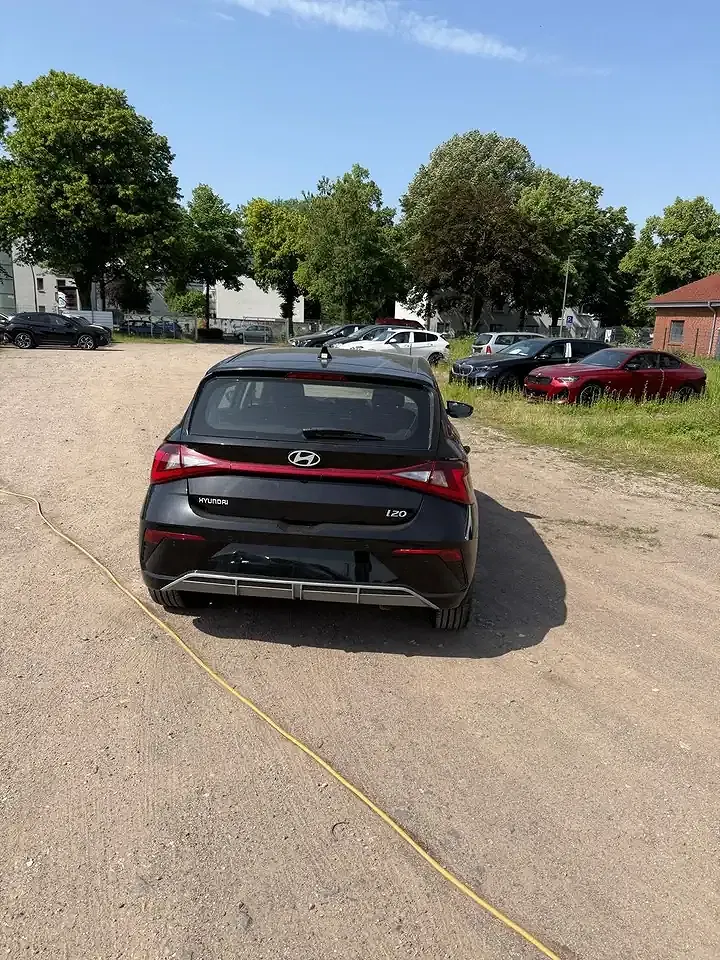 Hyundai i20 - Thumbnail 3