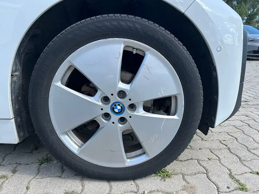 BMW i3 - Thumbnail 11