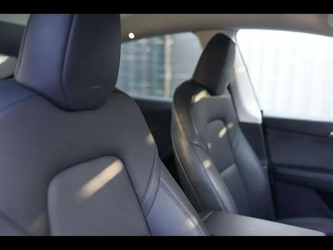 Tesla Model Y - Thumbnail 11