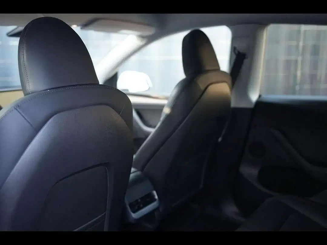 Tesla Model Y - Thumbnail 12