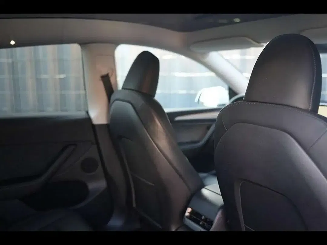 Tesla Model Y - Thumbnail 13