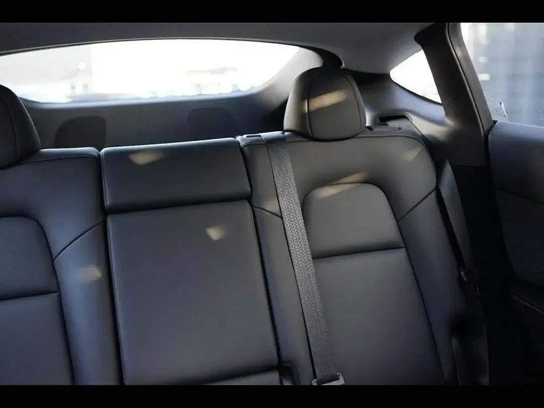 Tesla Model Y - Thumbnail 14