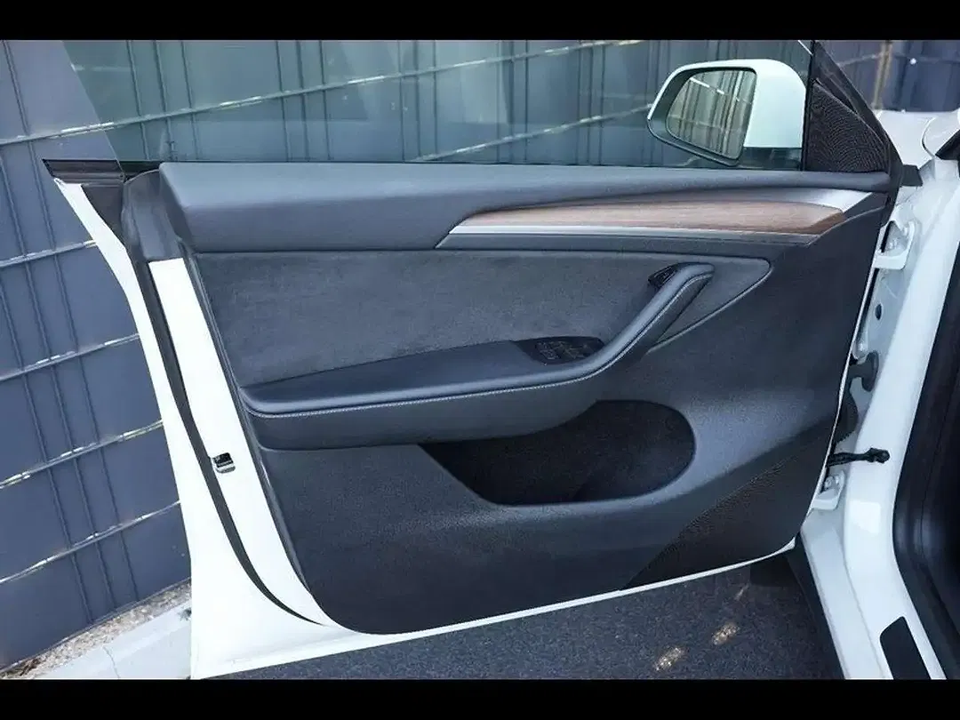 Tesla Model Y - Thumbnail 17