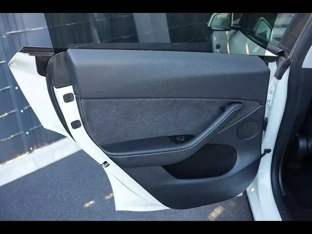 Tesla Model Y - Thumbnail 18