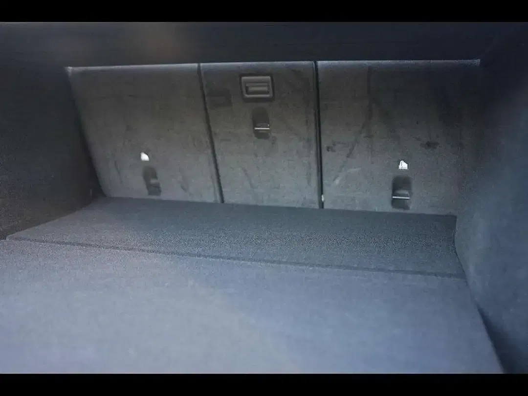 Tesla Model Y - Thumbnail 21