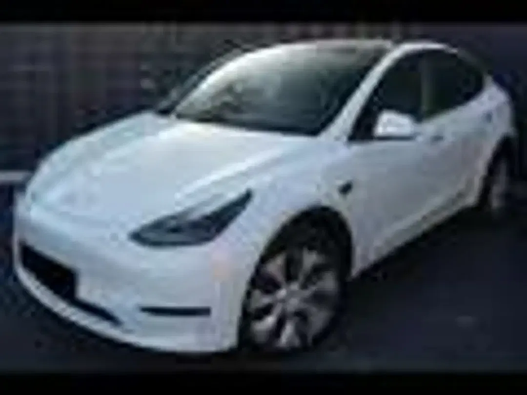 Tesla Model Y - Thumbnail 23