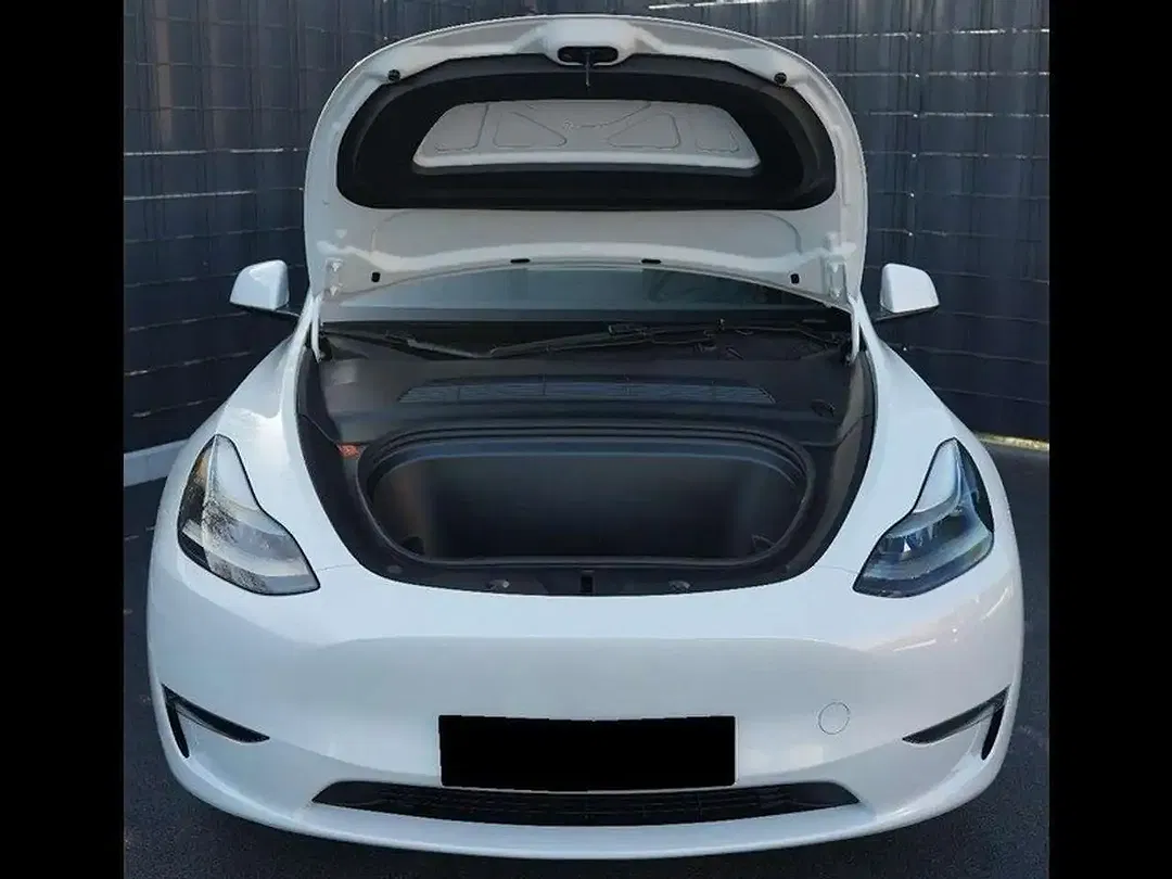 Tesla Model Y - Thumbnail 7