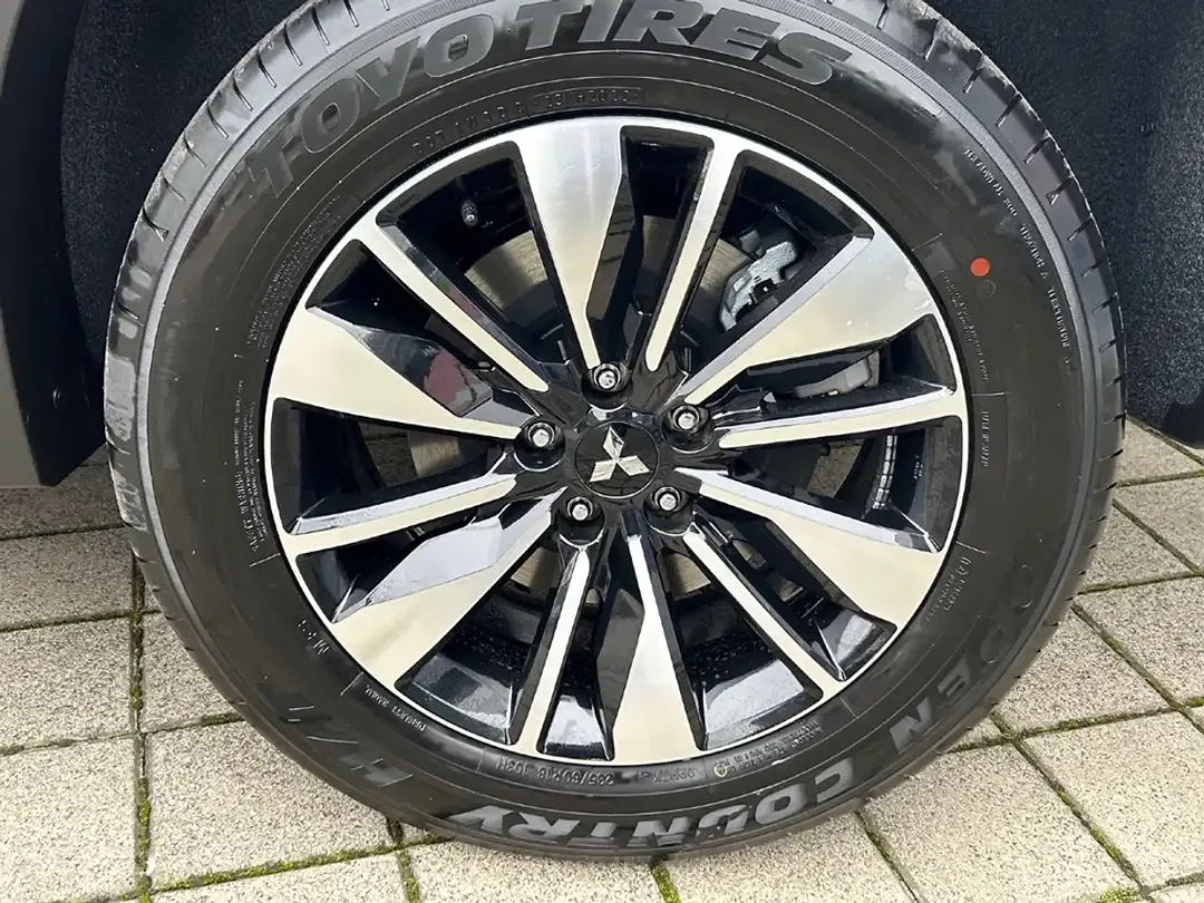 Mitsubishi Outlander - Thumbnail 6