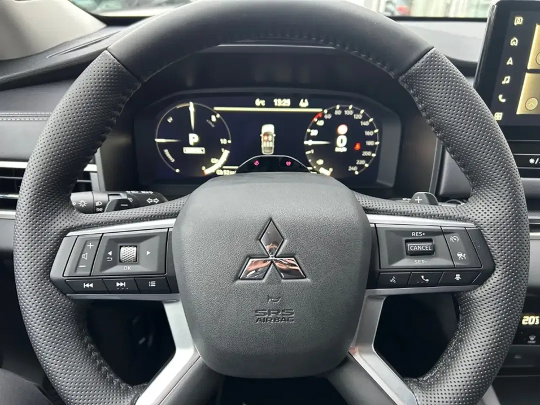 Mitsubishi Outlander - Thumbnail 8