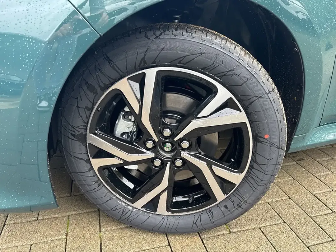 Toyota Yaris - Thumbnail 6