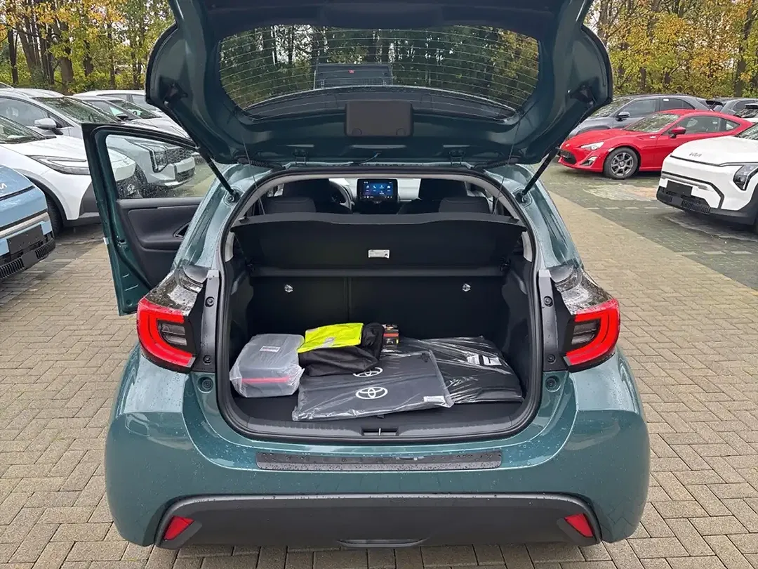 Toyota Yaris - Thumbnail 7