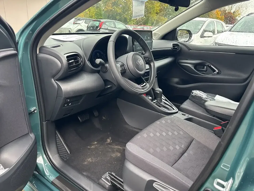 Toyota Yaris - Thumbnail 9