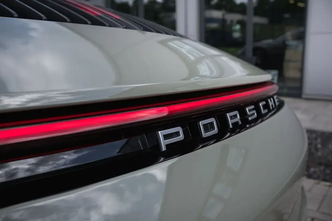 Porsche 992 - Thumbnail 11