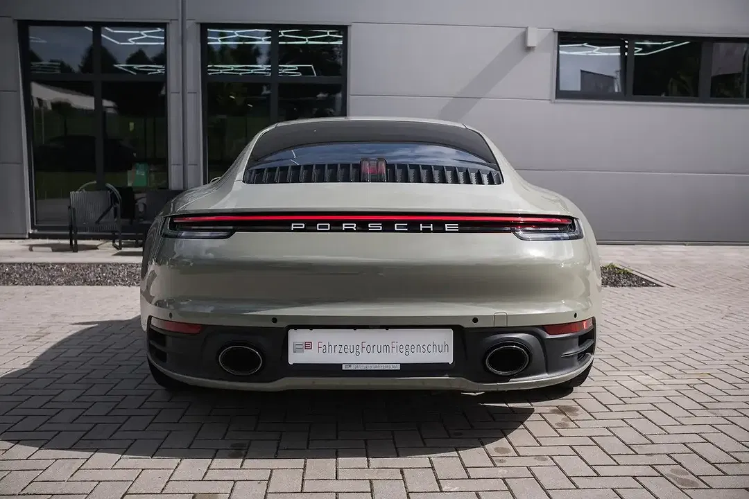 Porsche 992 - Thumbnail 2
